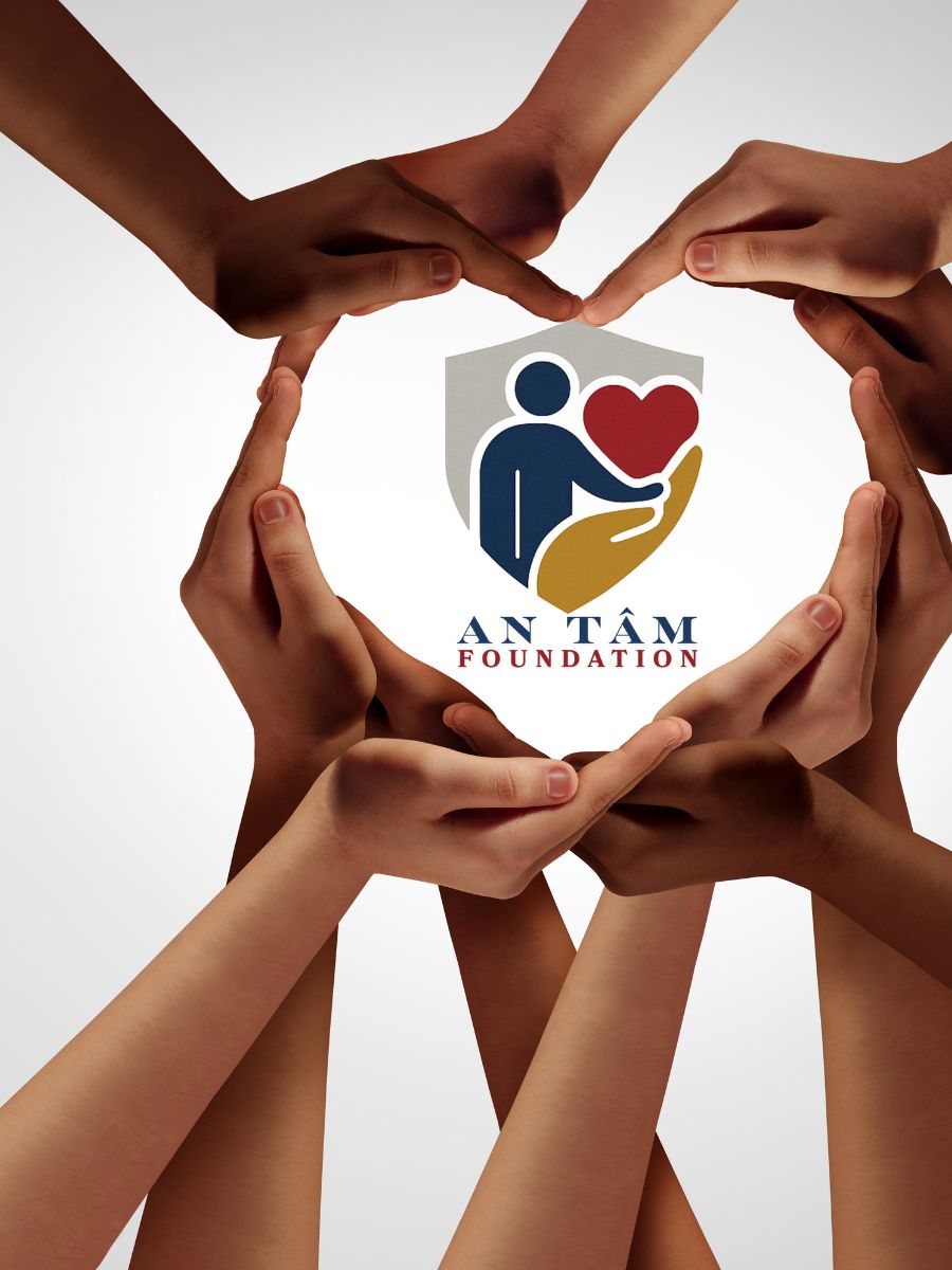 An Tâm Foundation volunteers providing support and care